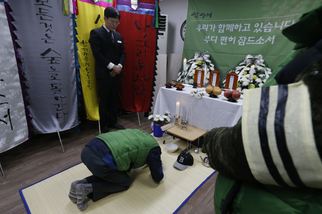 [한겨레]서울 돈의동 쪽방촌 ‘이웃사촌 장례식’  (2016.02.23) 이미지